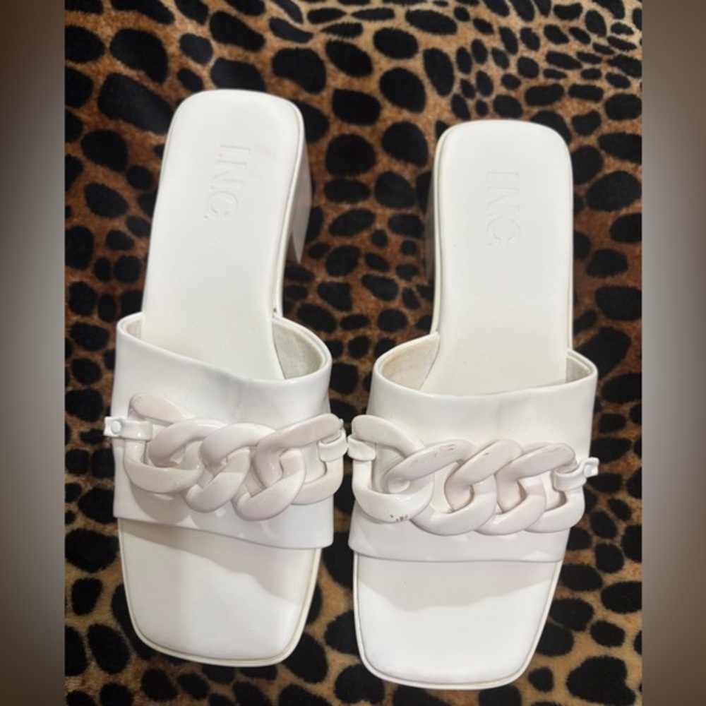 INC International Concepts White Chain Detail Mules